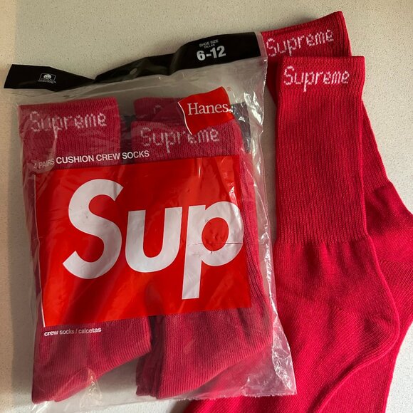 Supreme Hanes Crew Socks (Red, 4-Pack) - Picture 1 of 2